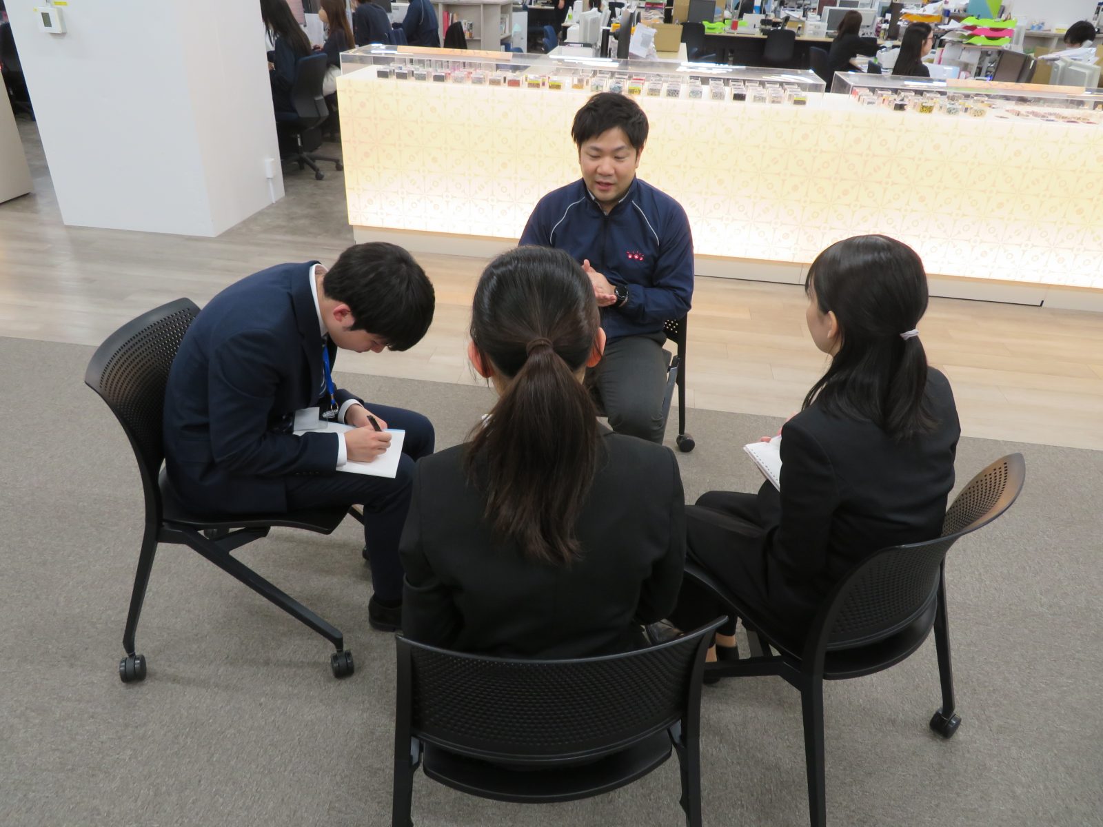 ざっくばらんに話せる座談会